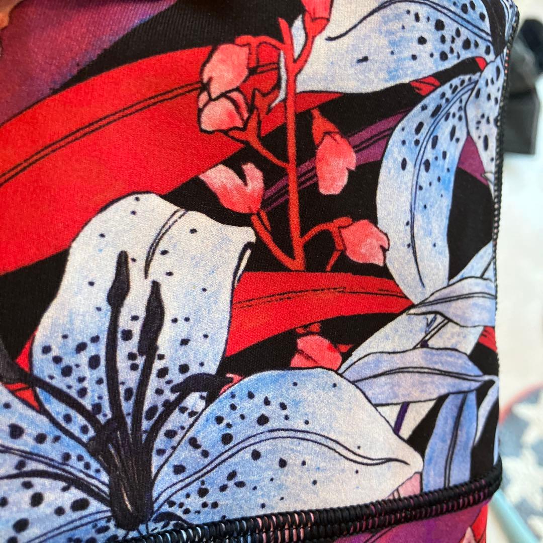 （美品）試着のみハワイで購入Lululemon 柄レギンスサイズ6 ルルレモン