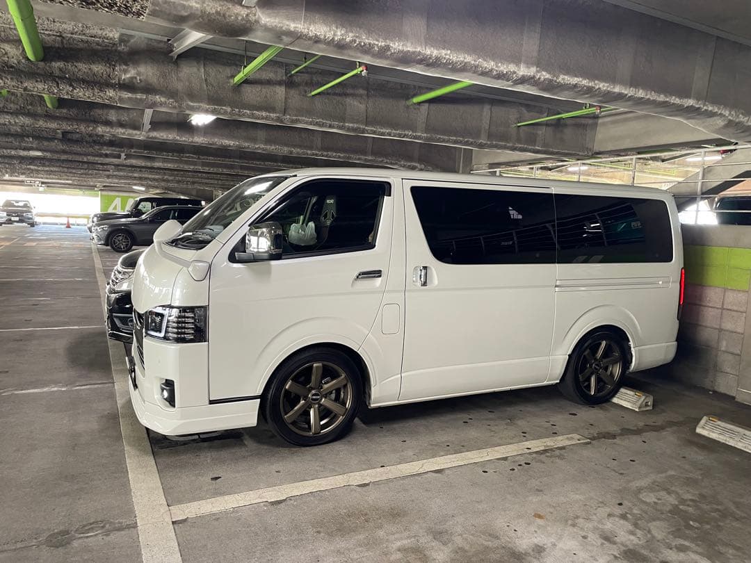 ハイエース　essex 18インチ ホイールタイヤセット