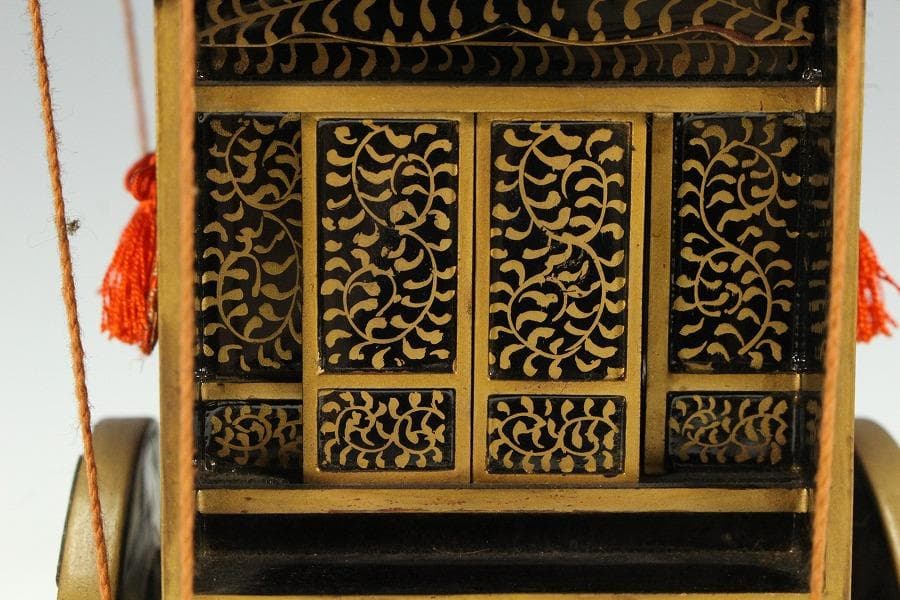 古い 唐草蒔絵 牛車 雛道具 置物(K-XA958)