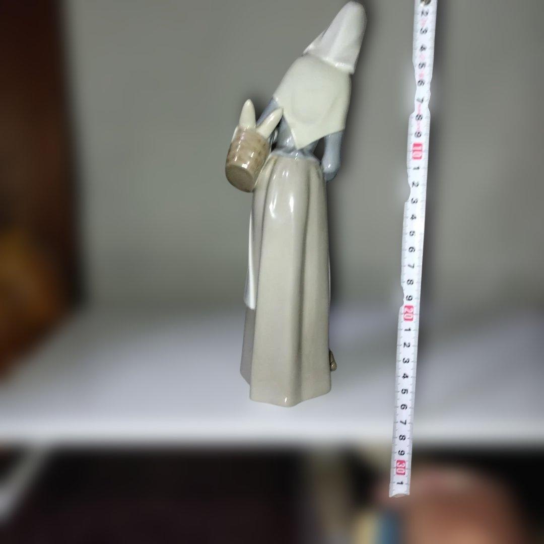 陶器製 女性像 バスケット付き