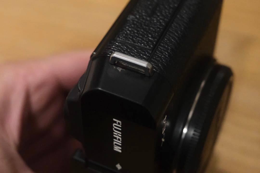 富士フイルム FUJIFILM X-E4 ミラーレスカメラ 本体 ブラック　黒