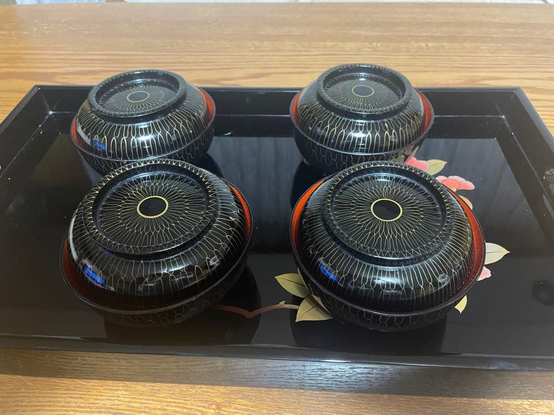 赤と黒の蓋つき煮物椀4個セット 100年以上前のもの 伝統品