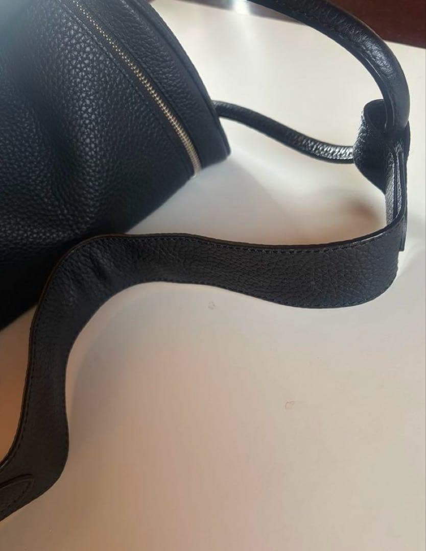 ブラックレザーショルダーバッグ 大きめサイズ ノーブランド