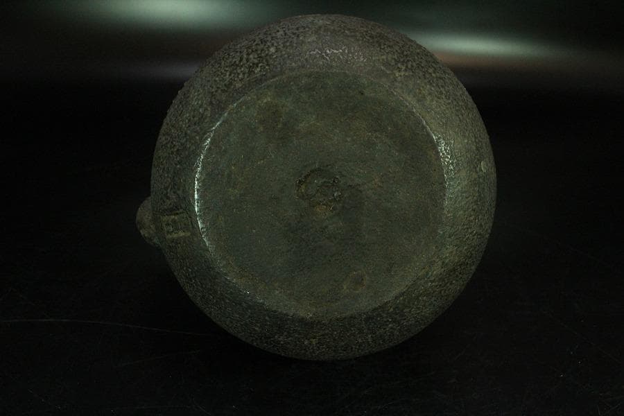 霰肌 寶尽 銀象嵌 持ち手 白玉摘 鉄瓶 祥雲堂 造 共箱(K-A228)