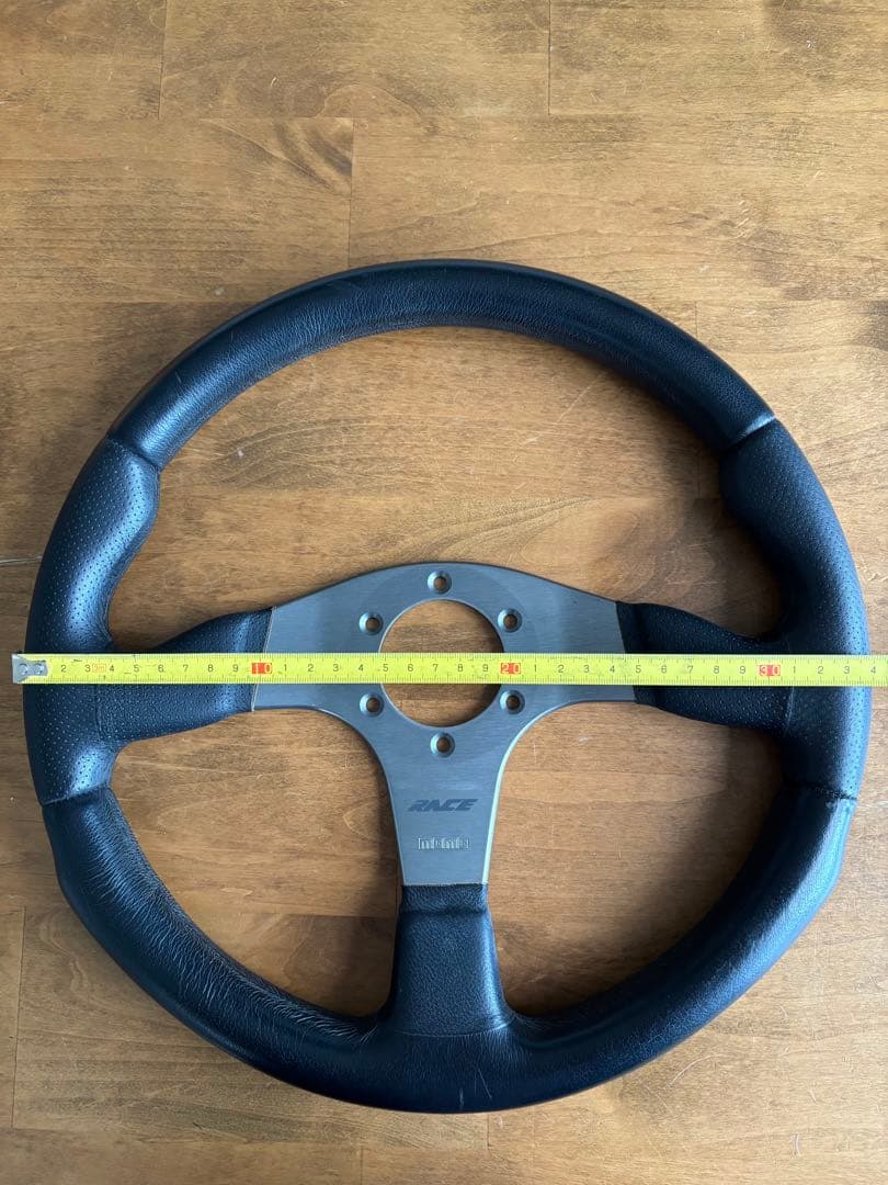 MOMO ステアリング RACE (350mm)