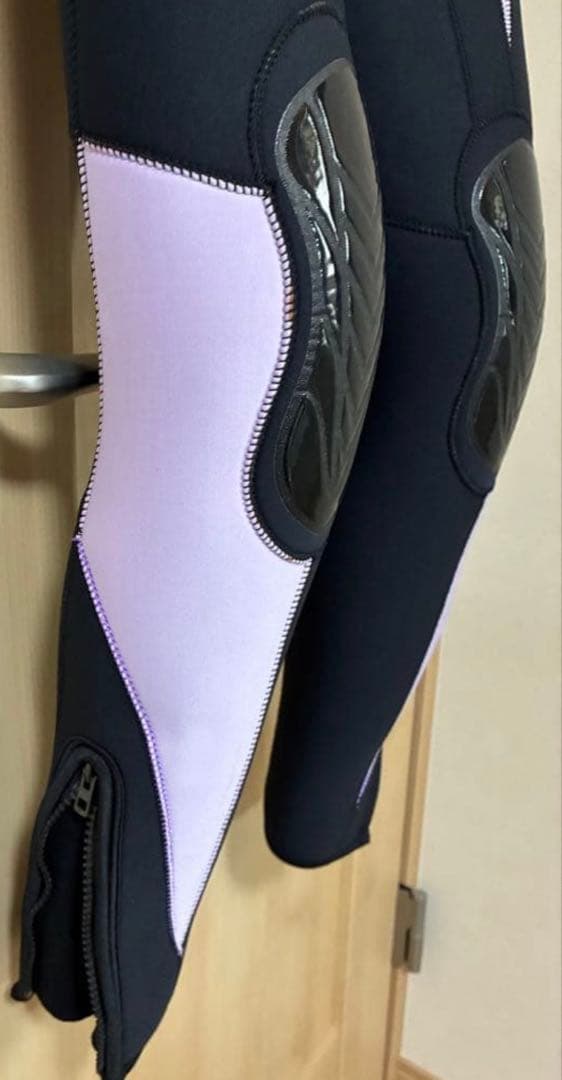 ウェットスーツ 帽子(新品)、説明書、ハンガー、カバー付き