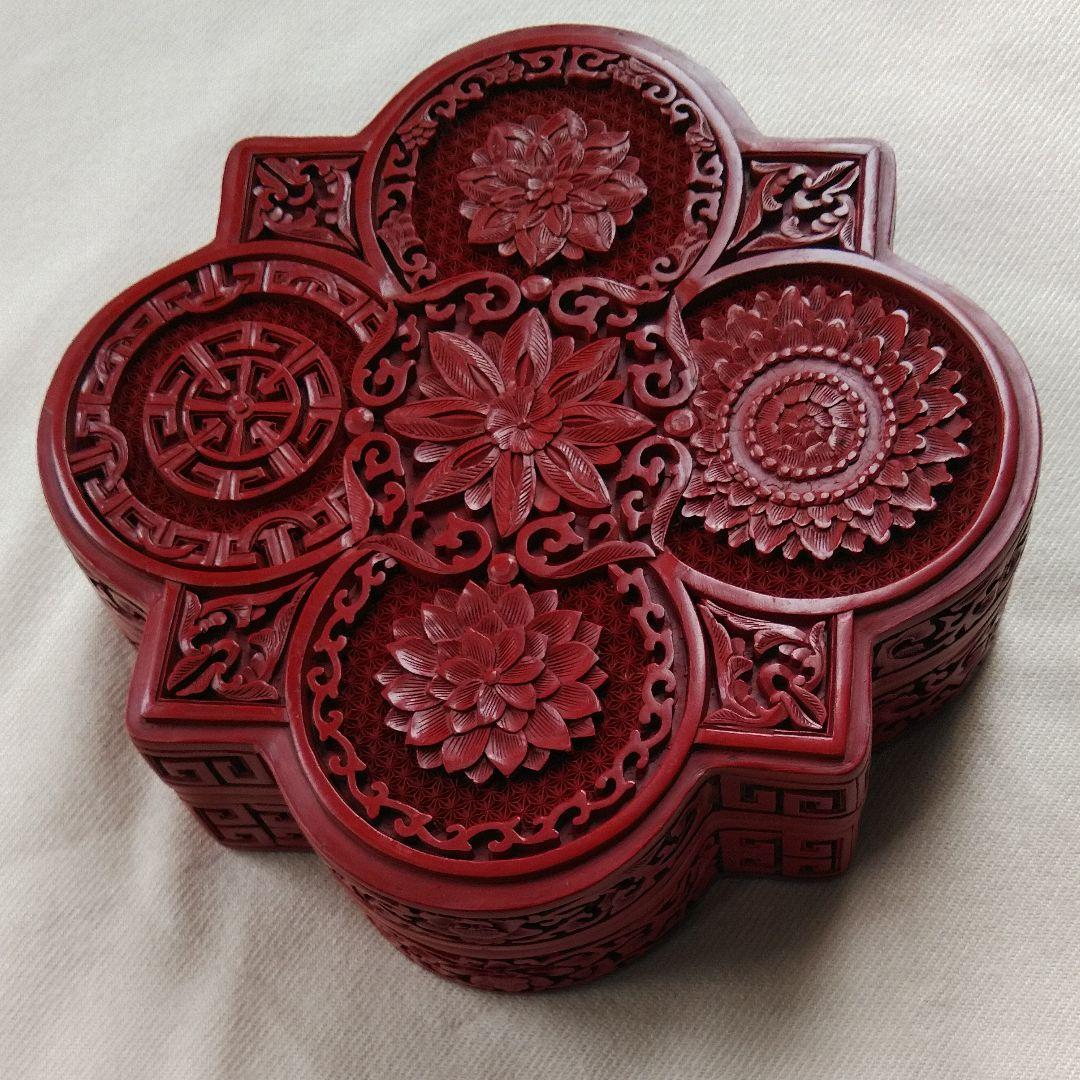 堆朱　蓋物