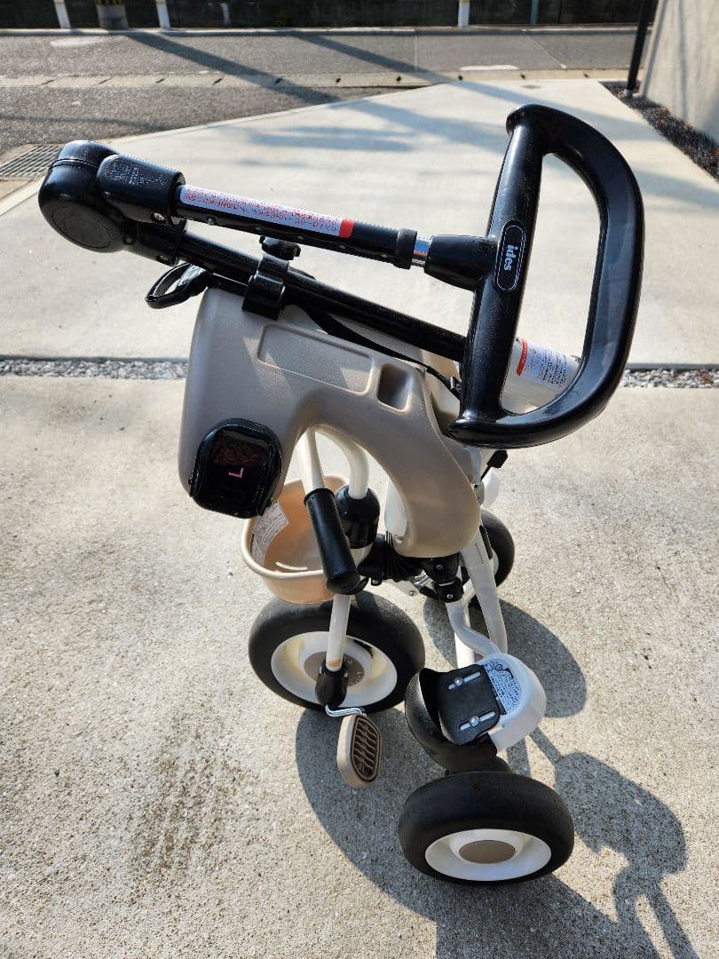 ides 折りたたみおさんぽコンポ　折りたたみ三輪車　ベージュ