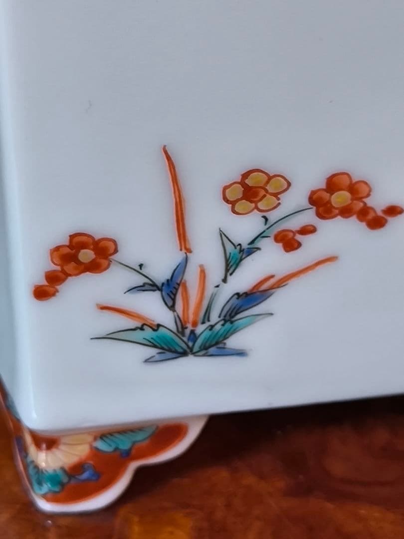 十二代　酒井田柿右衛門　牡丹紋様香炉　菱形香炉　共箱