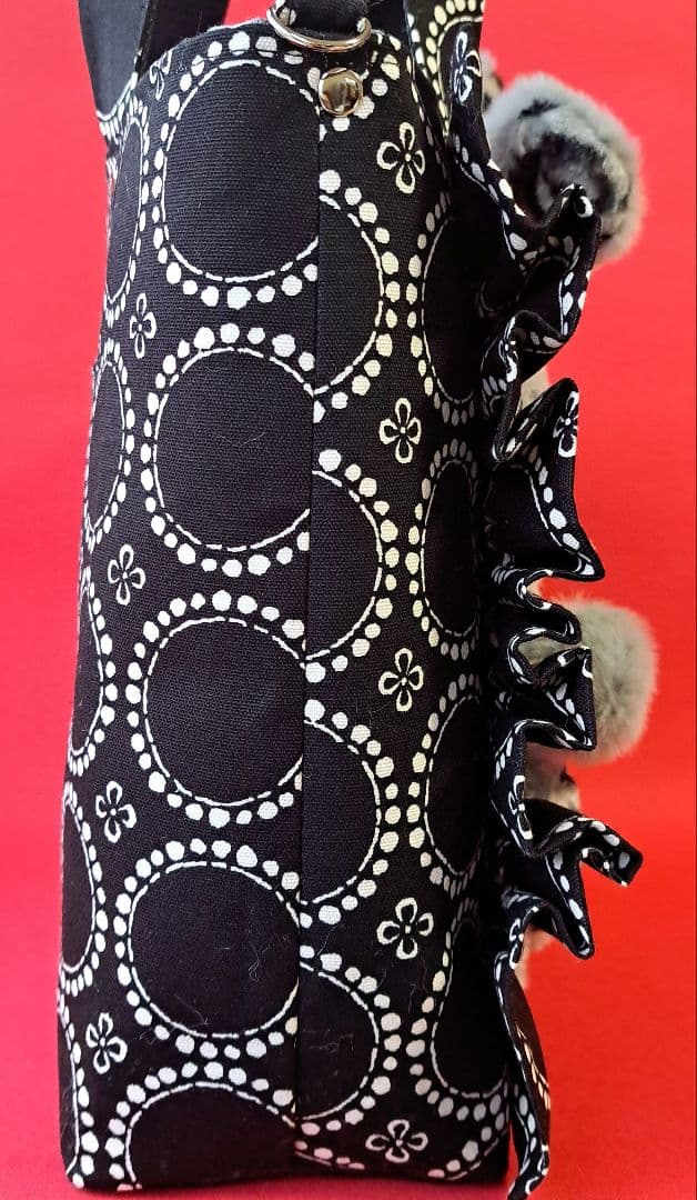 う*読様 コヤンイサムチョン　ルミ　フリルトートバッグ