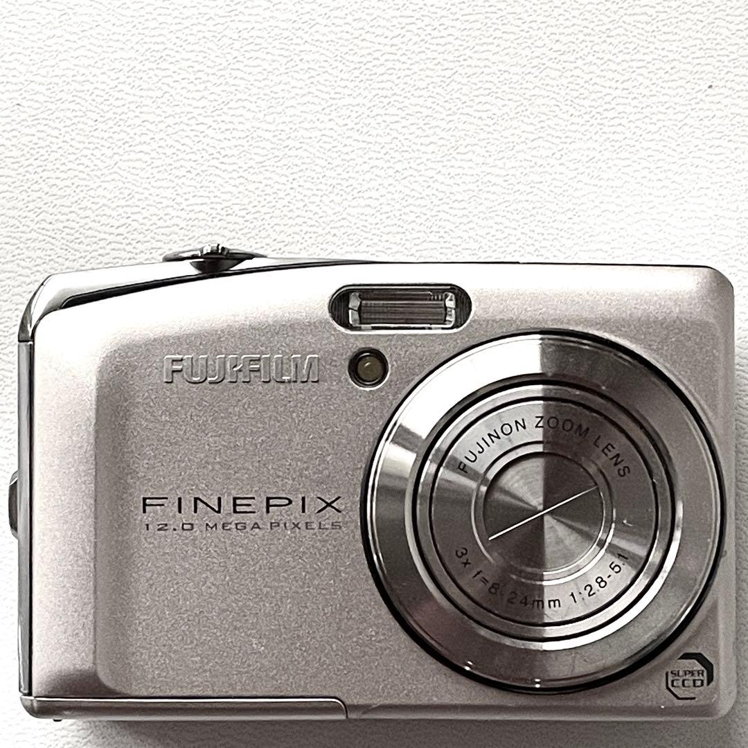 FUJIFILM FinePix F50fd 本体と付属品