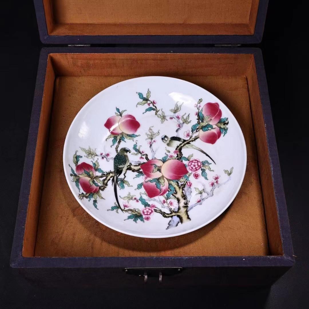 中国古美術・珍蔵粉彩・花鳥絵磁器の中皿・純手描き・刺繍箱付・置物・文房具・観賞皿