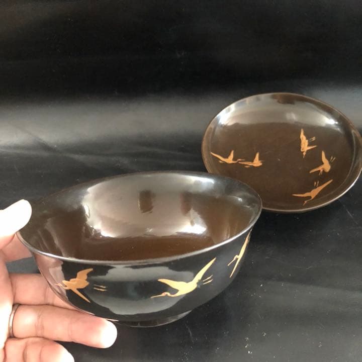 究極の美◼️蔵から黄金の鶴23羽が優雅に飛ぶ漆塗り蒔絵のお椀が出て来ました。