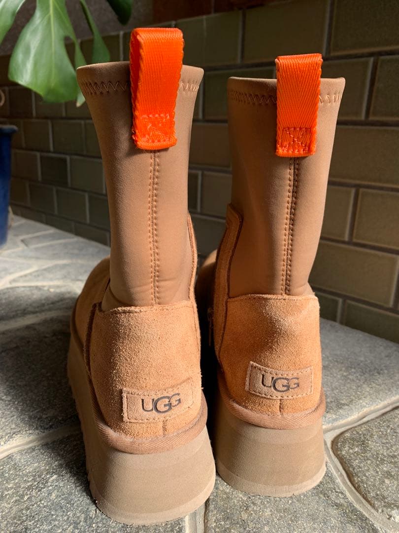UGG スエード 厚底 ショートブーツ