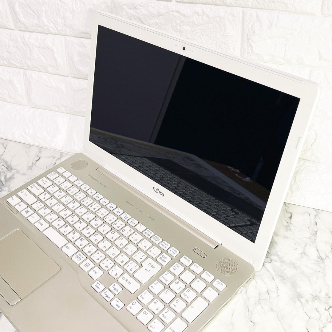 美品ゴールド✨Windows11✨爆速SSD薄型ノートパソコン✨カメラ・オフィス