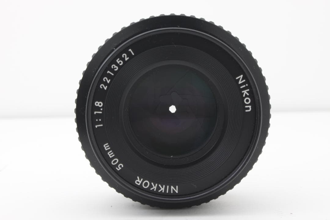 Nikon EM 　Nikkor 50mm f/1.8パンケーキレンズ