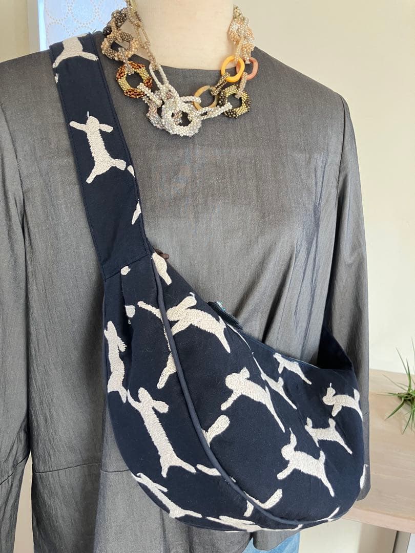 専用出品です。run run run navyボディバッグ