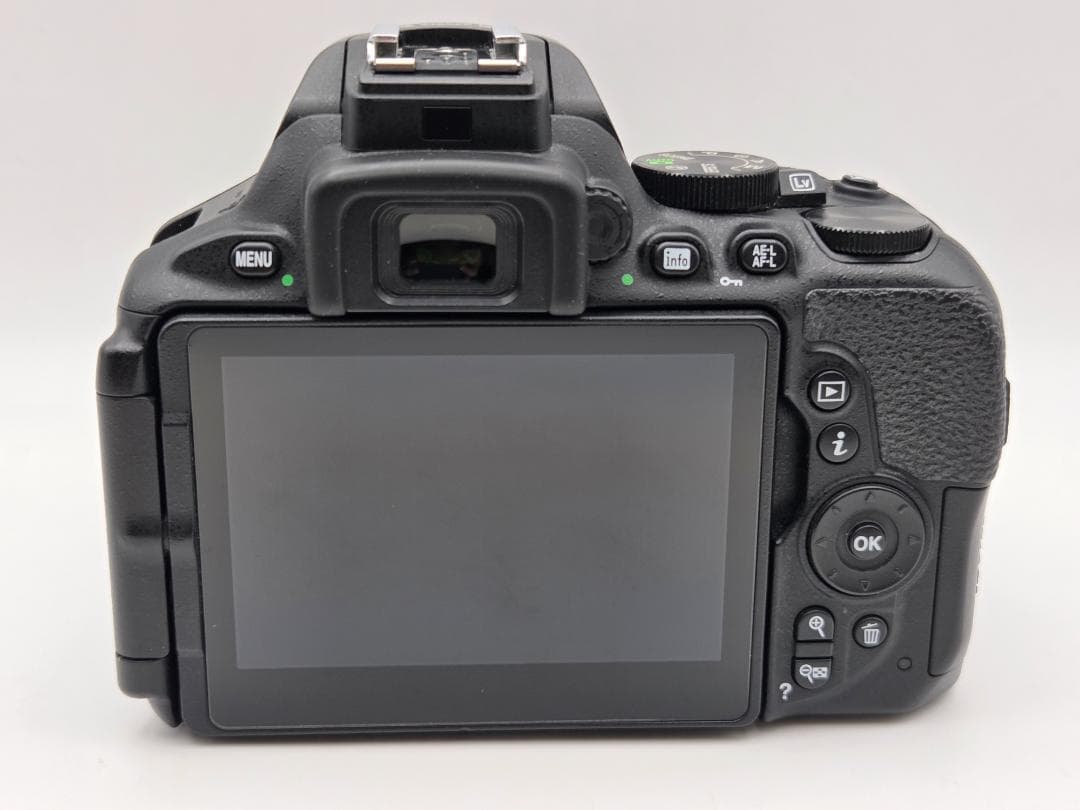 ニコン　NIKON D5600 18-55mm VR レンズキット