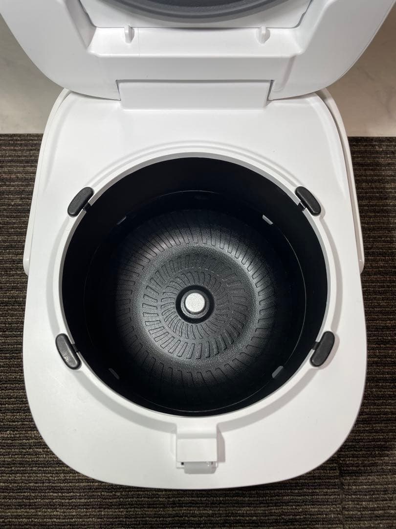 975 東芝 3合炊き IHジャー炊飯器 ホワイト 備長炭ダイヤモンド釜 高年式