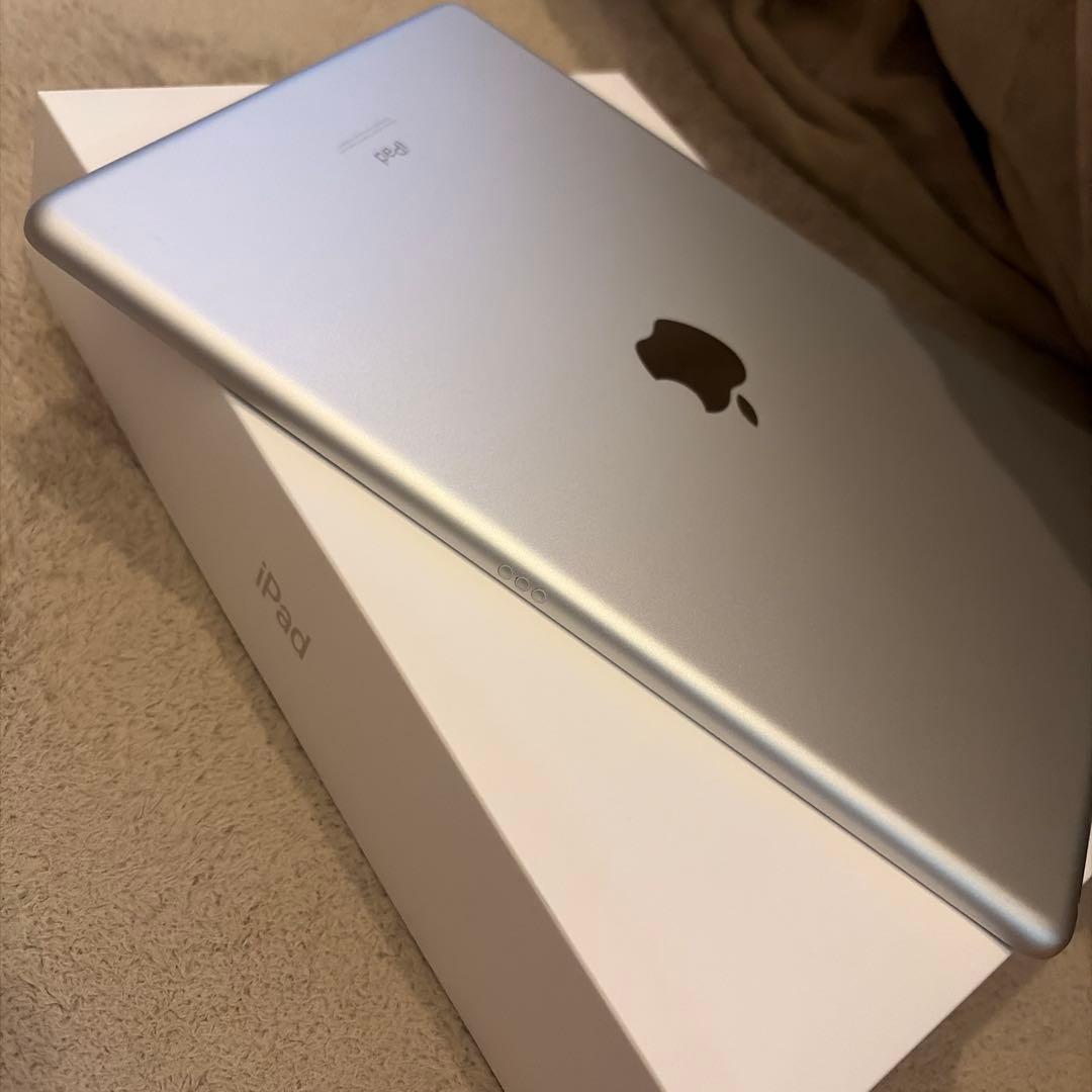 iPad 第9世代 256GB 10.2 シルバー Wi-Fiモデル 本体