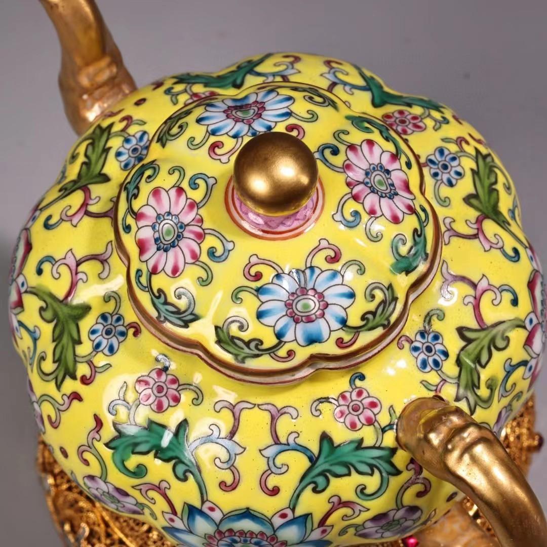 中国古美術・珍品旧蔵七宝彩と鎏金の磁器の茶壺・急須・底台付・文房具・置物・茶道具