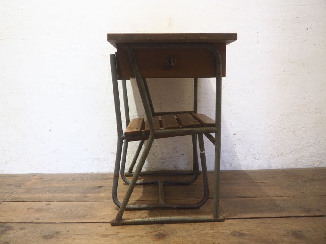 1241　ヴィンテージ　古い木と鉄のテーブルとイスのセット　机　デスク　レトロ