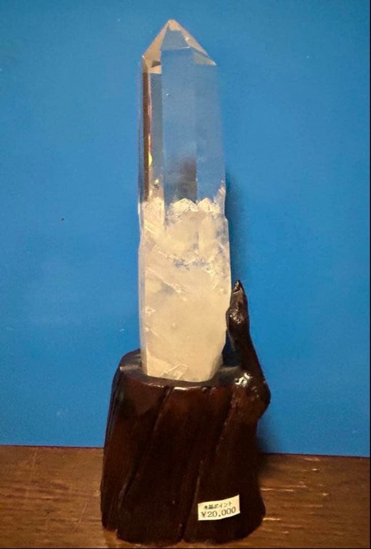 激安‼️訳あり【天然石】高品質 水晶ポイント 木彫り台座付き ❣️定価2万
