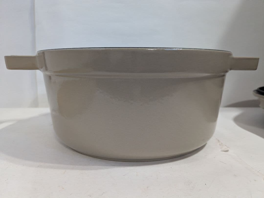 Staub　ストウブ　ココット・ロンド　リネン　22cm　トリベット付