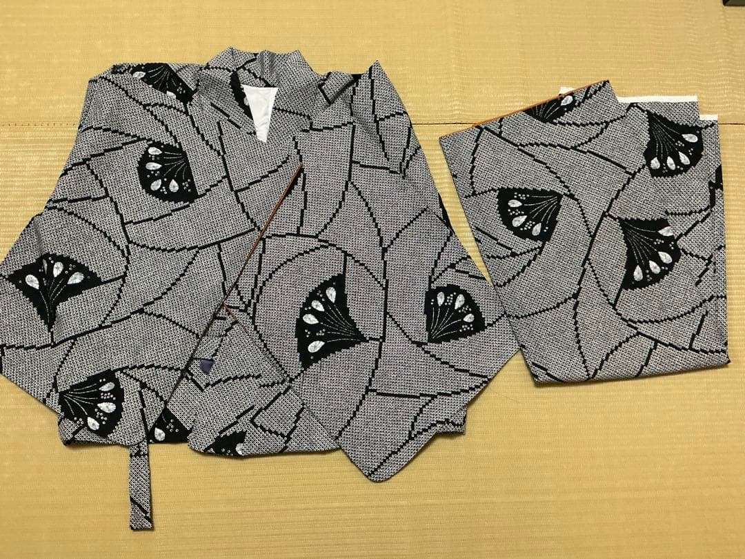 蝶模様絞り柄の小紋着物から　二部式お着物