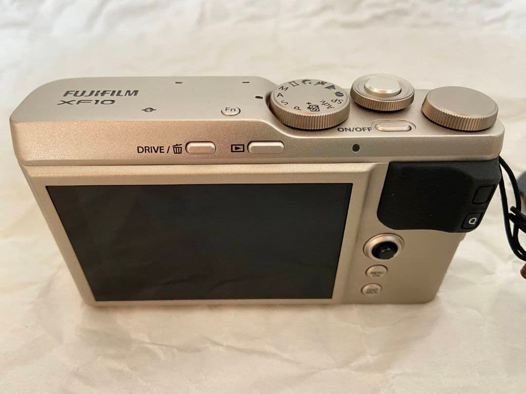 美品　富士フィルム　XF10　シャンパンゴールド（元箱付き）