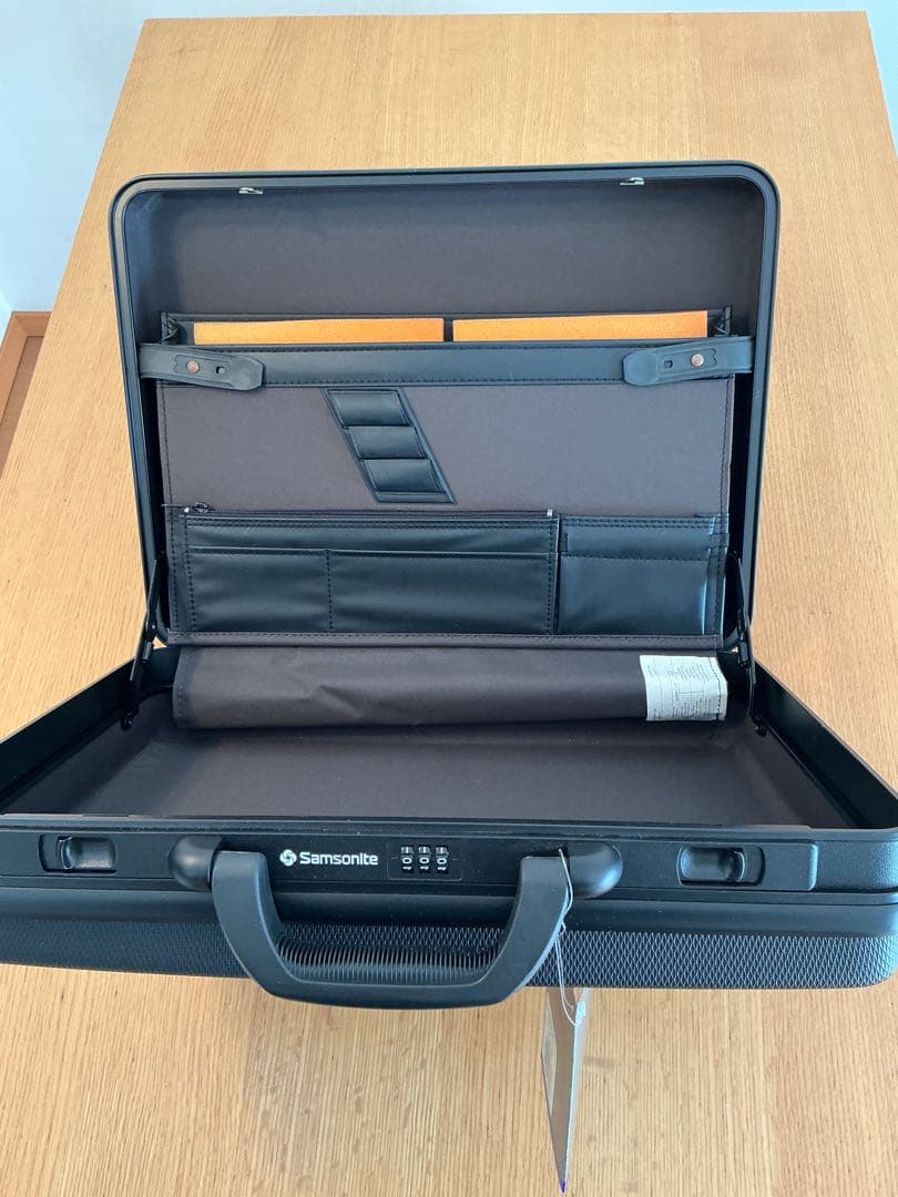 ☆新品未使用　サムソナイト　アタッシュケース　送料無料！