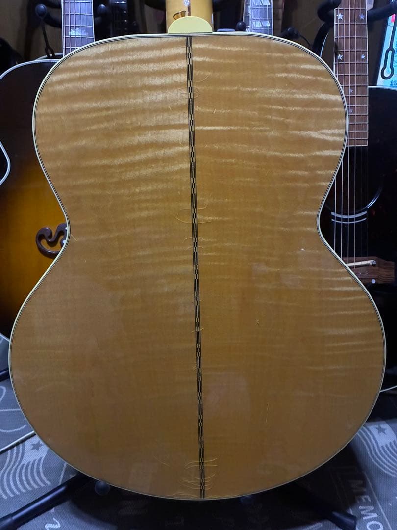 ギブソンJ 200 100周年限定モデル