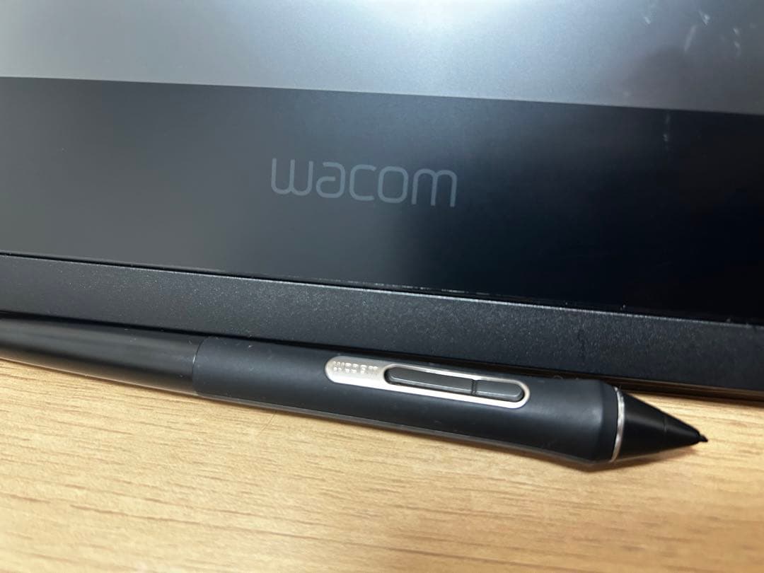 Wacom Cintiq22 液晶ペンタブレット 本体 + 付属品
