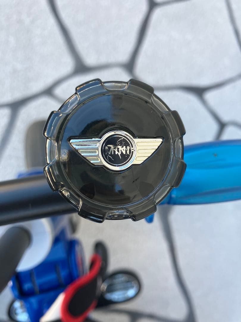 MINIミニクーパー三輪車 青　舵取りバー付