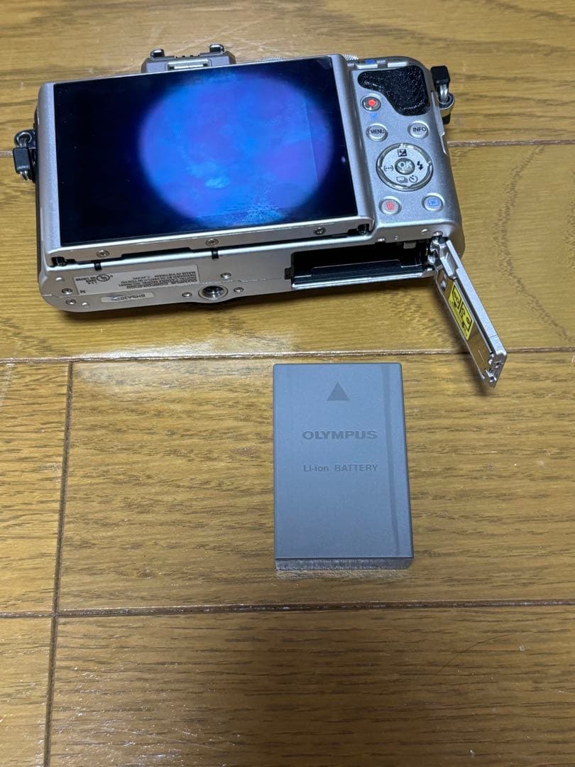 OLYMPUS PEN E-PL8 ミラーレス一眼 本体