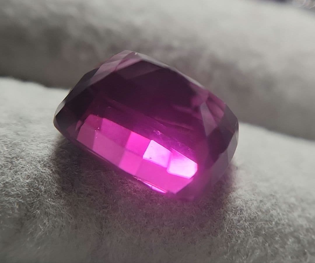 特大天然ロードライトガーネット 9.001ct