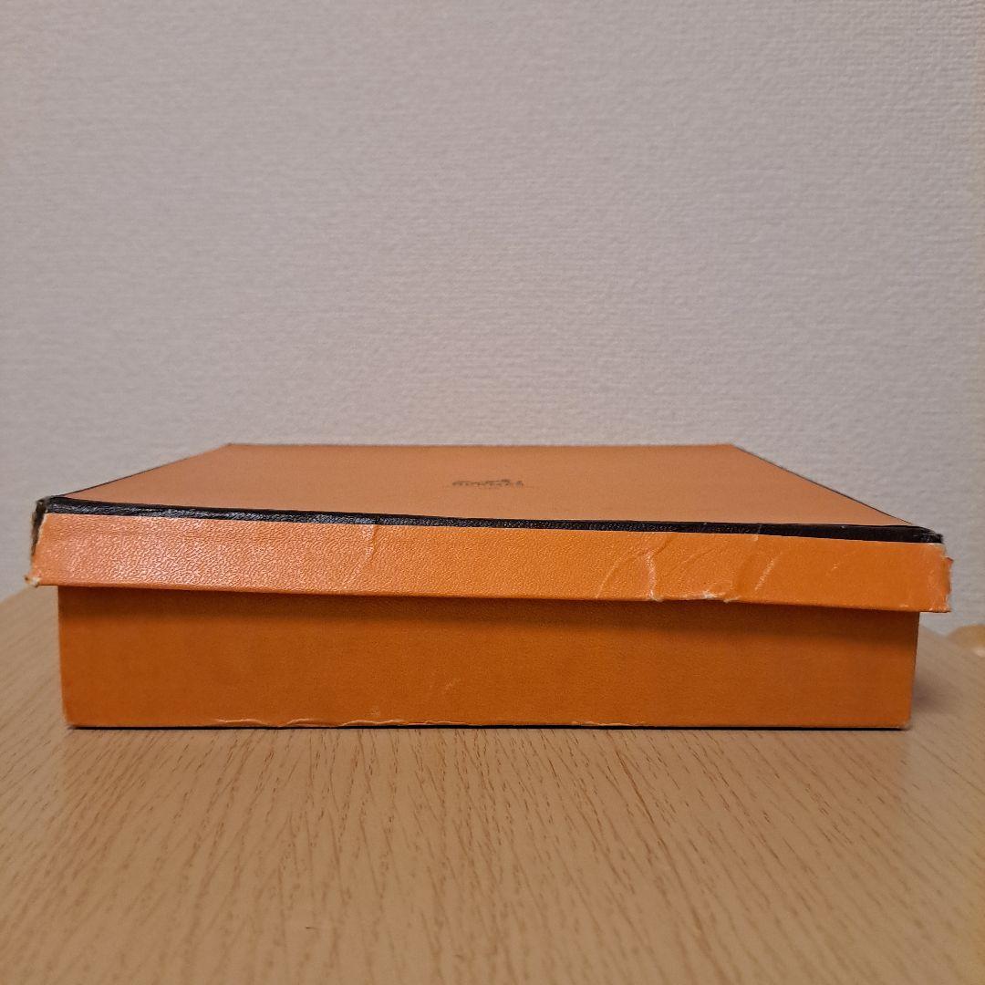 HERMES　羽根デザインの陶器灰皿　アッシュトレイ