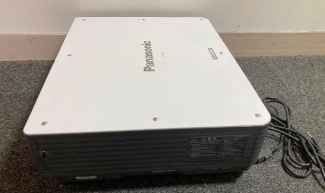 Panasonic PT-D4000 4000ルーメン　✳︎ランプ各使用1766h
