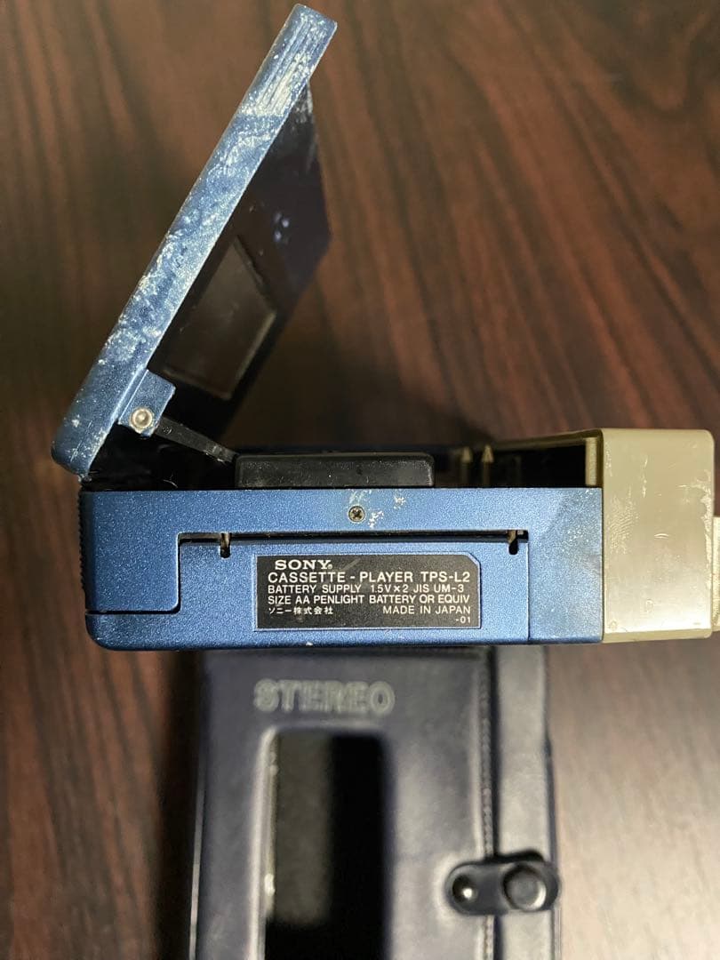 SONY初代ウォークマン TPS-L2 カバー付き