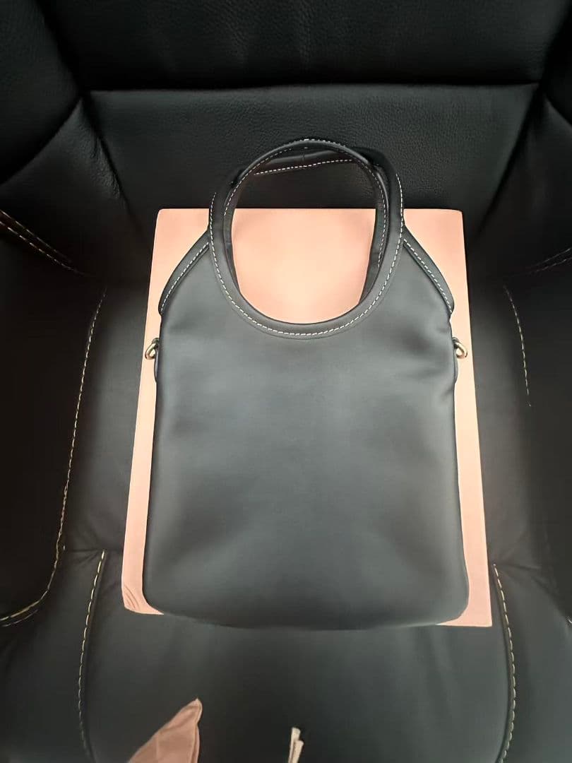 miu miu ブラックショルダーバッグ