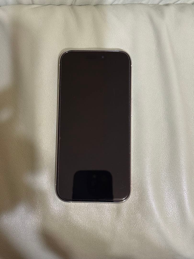 Apple iPhone 15 Pro ホワイト チタニウム箱付き