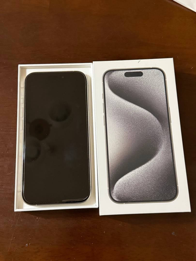 Apple iPhone 15 Pro ホワイト チタニウム箱付き