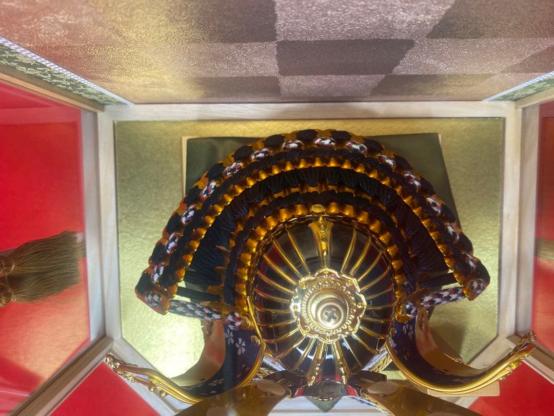 東京久月　五月人形　家紋付き兜飾り　白木六角形クリルケース入・コンパクトサイズ