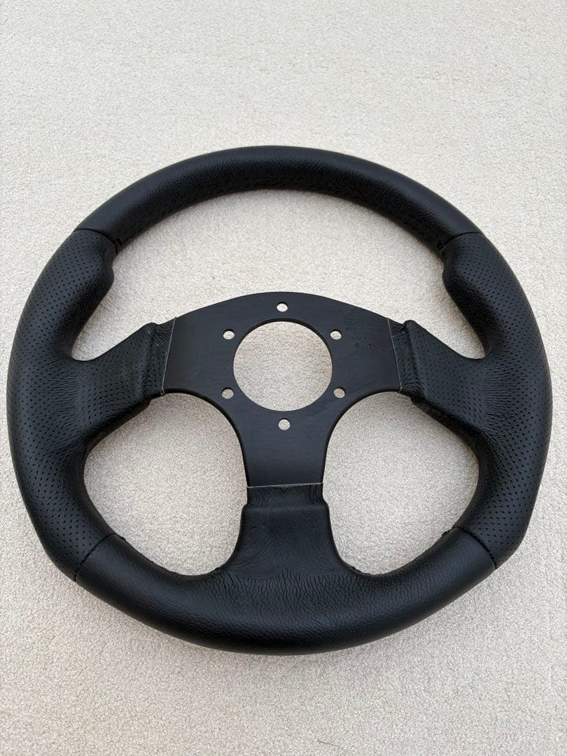 MOMO JET 32φブラックレザー ステアリング