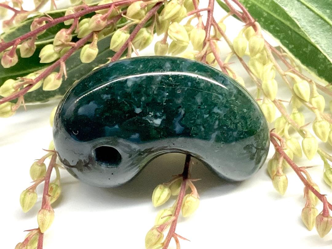 ✳最上位‼️出雲石【碧玉】勾玉　浮き草*雪輪のW文様入りのコレクション展示品お宝‼️