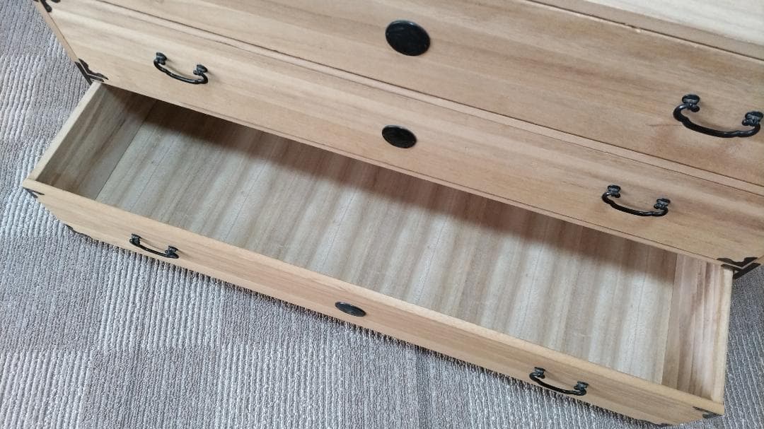 桐タンス 稲穂プレート 和タンス 古家具 三段チェスト 引き出し