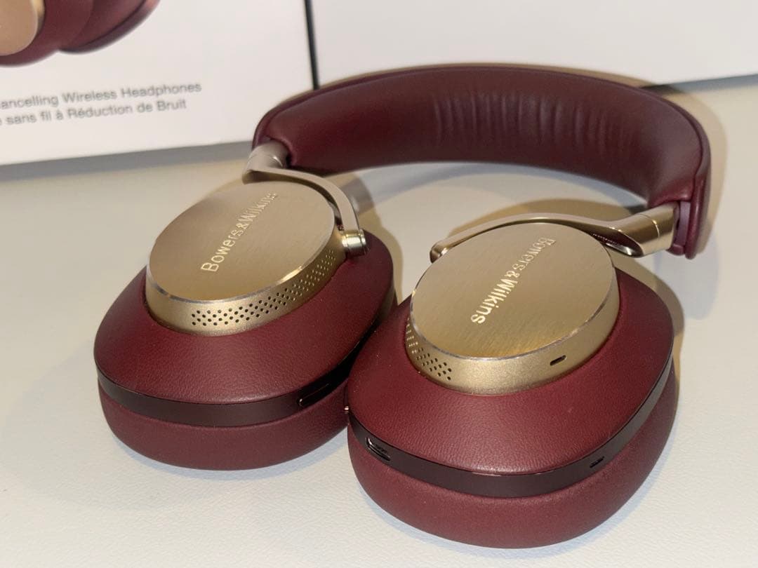 Bowers & Wilkins Px8 バーガンディ・ワイヤレスヘッドホン