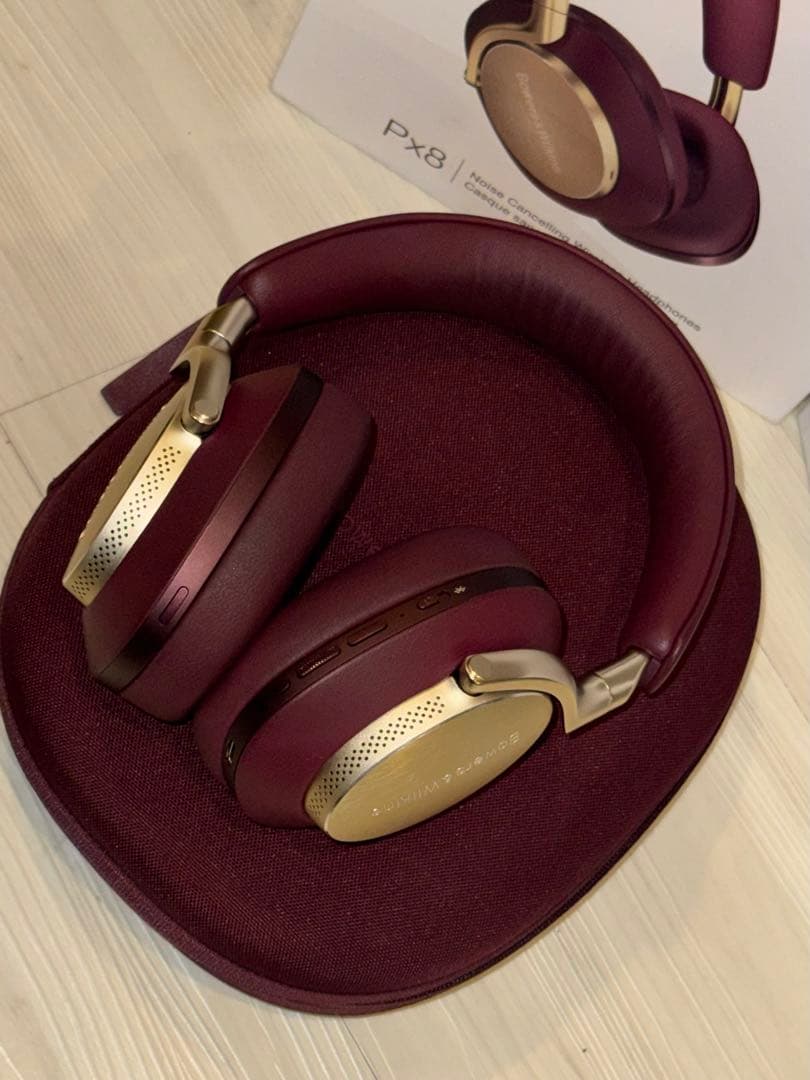 Bowers & Wilkins Px8 バーガンディ・ワイヤレスヘッドホン