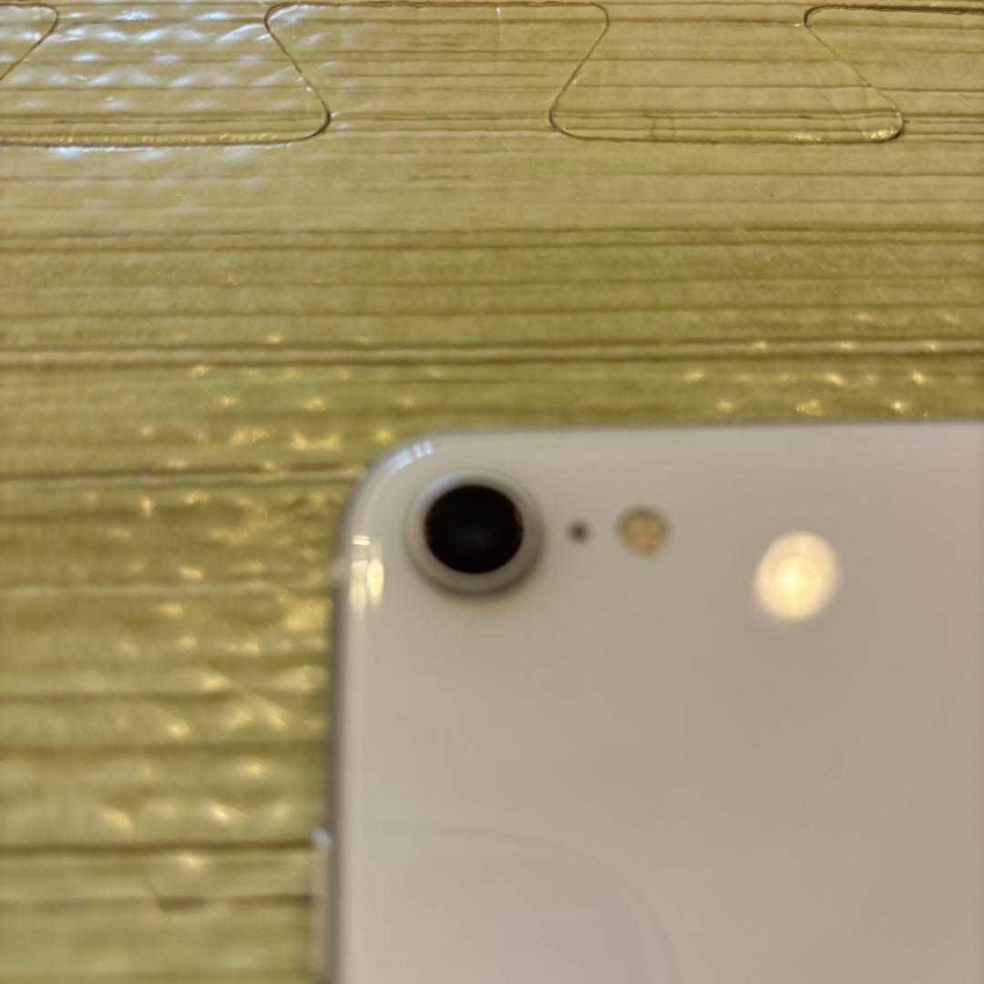 Apple iPhone SE 第2世代　本体　ホワイト　128GB