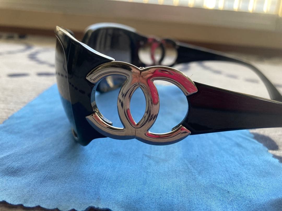 CHANELサングラス　希少シルバー色